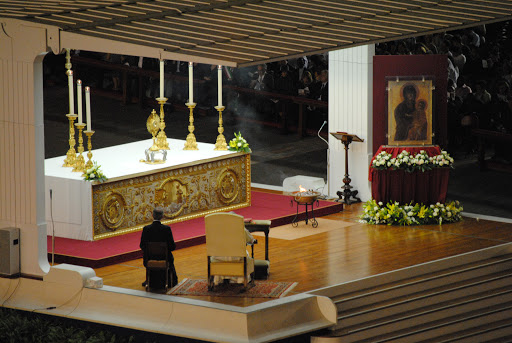 Embrace Peace, Pope Tells Massive Prayer Vigil