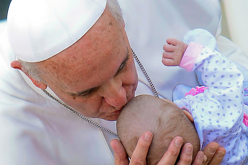 Pope calls single mother, offers to baptize her child