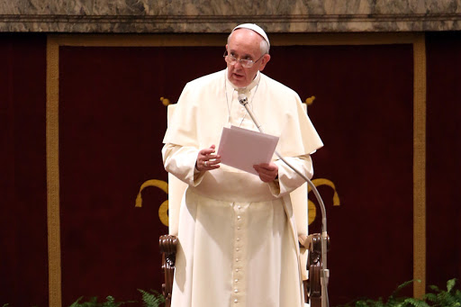 ecember 21, 2013: Pope Francis exchanges Christmas greetings &#8211; en