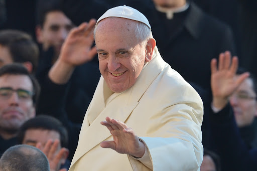 Pope Francis greets the crowd &#8211; en