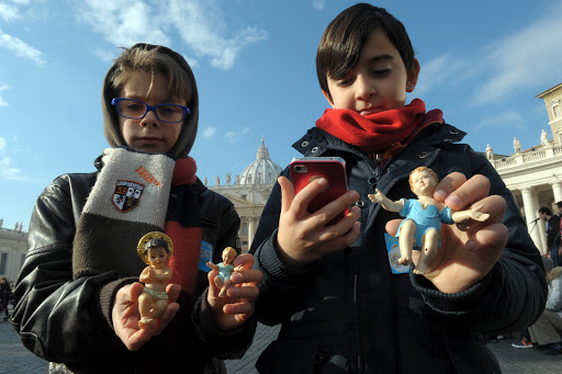 Children hold figurines of Baby Jesus 2 &#8211; en