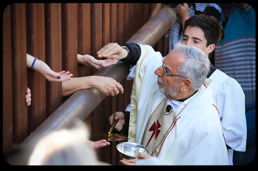 Bishops Say Mass at Border Fence to Remember Dead Migrants George Martell Pilot Media