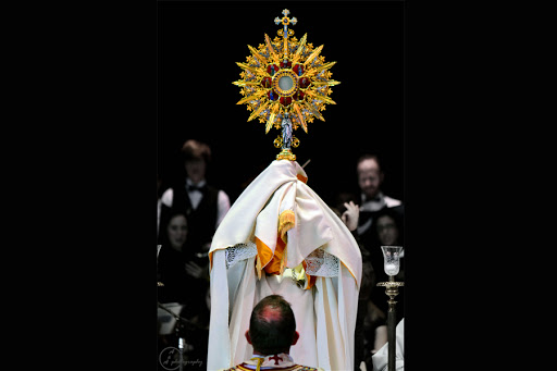 Adoration at the first Eucharistic Congress