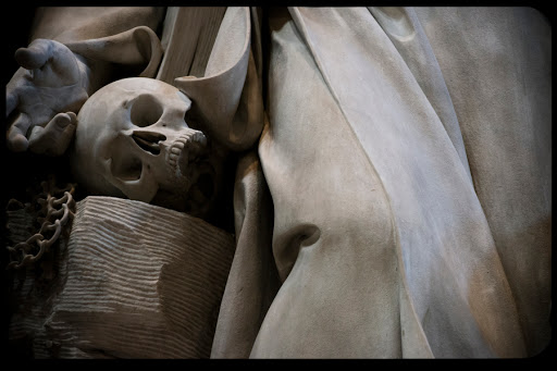 WEB Skull Death Statue Vatican 001 Jeffrey Bruno
