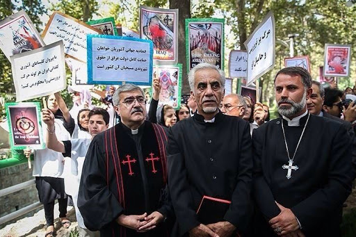 Assyrians in Iran protest outside of the UN to help their fellow iraqi christians 01