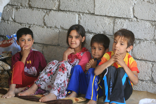 Members of an ethnic Yezidi family &#8211; en
