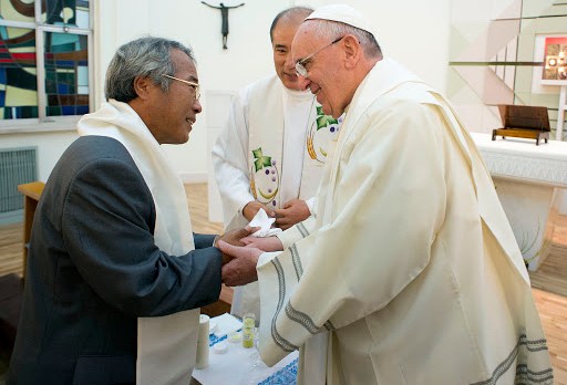 Pope baptizes father of victim of Korea&#8217;s ferry disaster