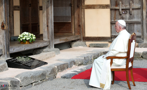 Francis visits Solmoe Shrine
