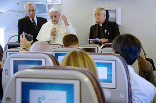 Pope returning to Rome from Korea in the plane &#8211; en