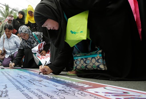 Filipino Muslims at rally supporting Bangsamoro Basic Law