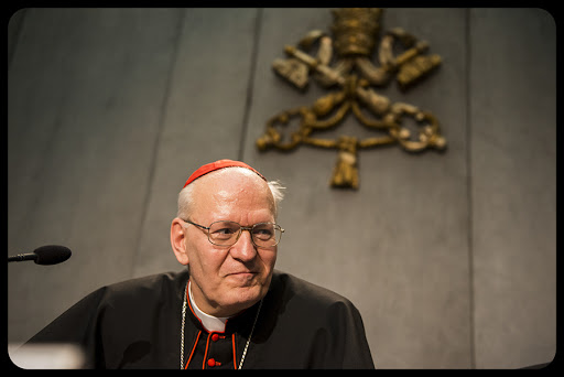 Press Conference &#8211; Synod of Bishops 13-10-2014 &#8211; Cardinal Peter Erdo 02 &#8211; Antoine Mekary