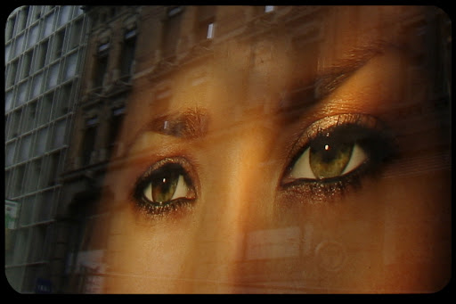 WEB-Womans-Eyes-Reflection-Tjook-CC