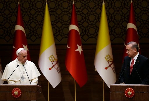Pope Francis welcomed by Turkish President Erdogan