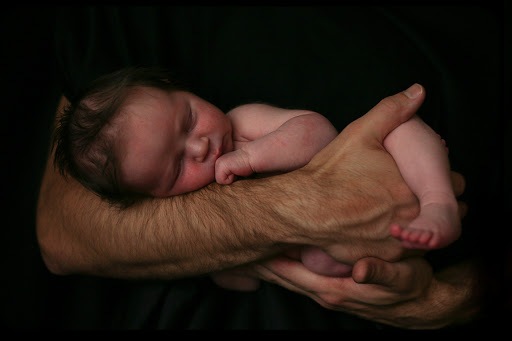 WEB-Newborn-in-Fathers-Arms-Jlhopgood-CC