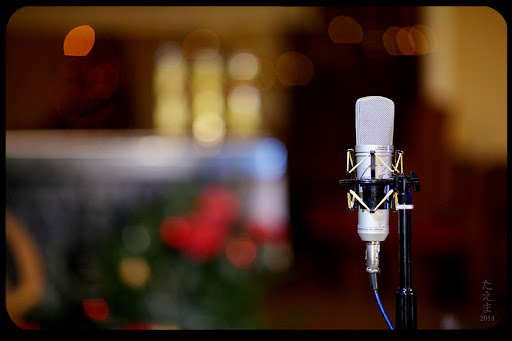 WEB-Microphone-Nuemann-Church-Taema-CC