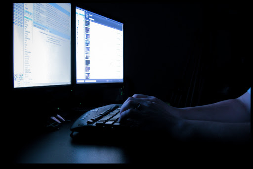 WEB-Computer-Dark-Night-Monitor-Daniel-James-CC