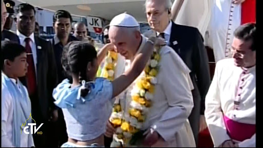 Pope Francis arrives in Sri Lanka