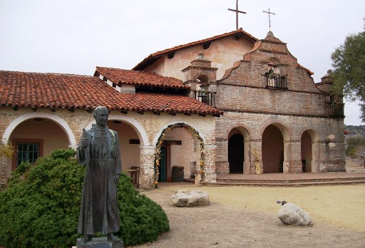 Mission San Antonio de Padua, w statue of Junipero Serra in Monterey County