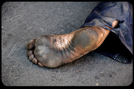 WEB-Foot-Homeless-Down-DeeMo-CC