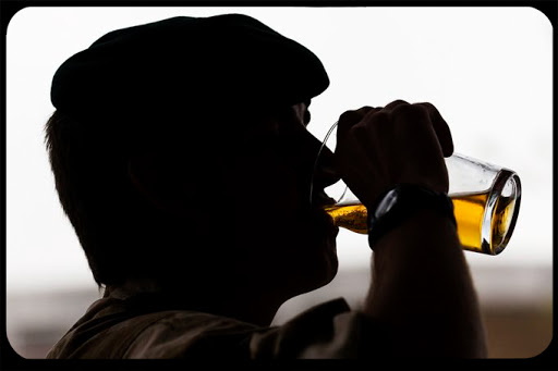 WEB-Drinking-Beer-Sergeant-Ian-Forsyth-RLC-CC