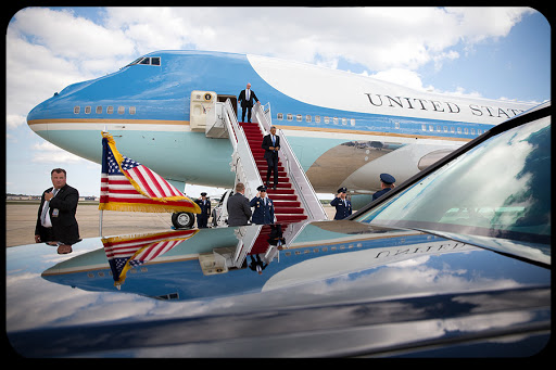 WEB-Obama-Air-Force-One-Peter-Souza-CC