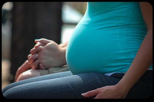 WEB-Woman-Belly-Pregnant-Greyerbaby-CC