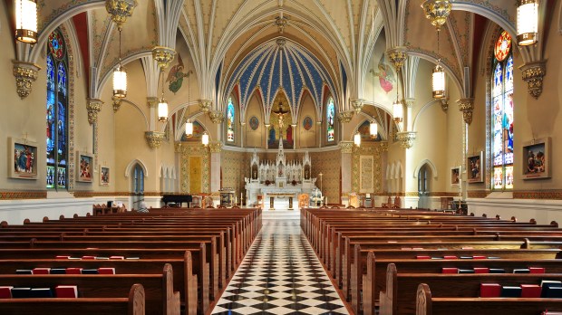 Interior_of_St_Andrew&#8217;s_Catholic_Church_in_Roanoke,_Virginia