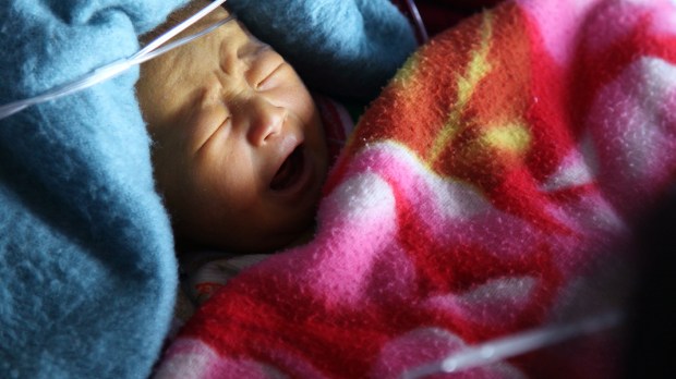 hero-baby-blanket-crying-un-photo-david-ohana