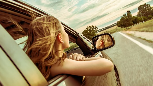 HERO-WOMAN-LOOKING-CAR-ROAD-Linda-Moon-Shutterstock_293782097