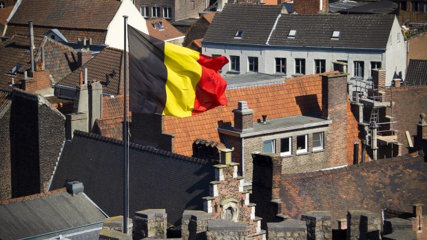 WEB-BELGIUM-FLAG-TOWN-Jan-Kranendonk-Shutterstock_87700270
