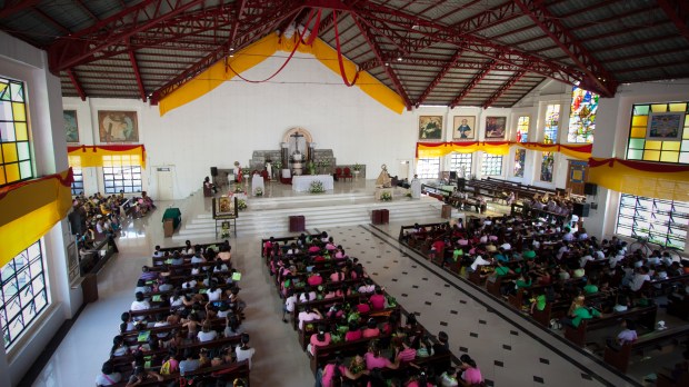 WEB-CHURCH-PHILIPPINES-MASS-Fr-Lawrence-Lew-OP-CC