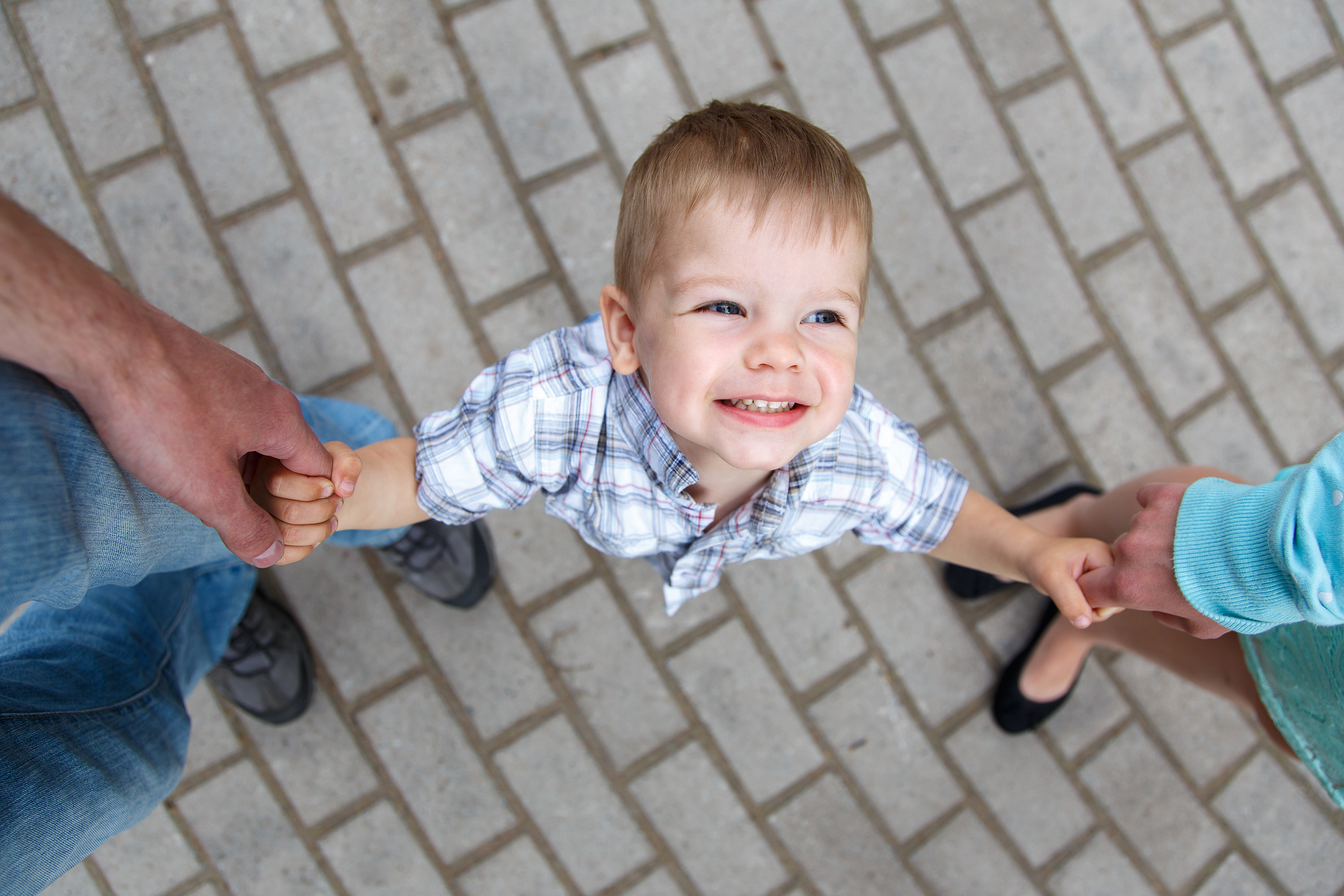 WEB-TODDLER-TWO-YEAR-OLD-BOY-LOOK-UP-SMILE-Vanoa2-Shutterstock_294313784