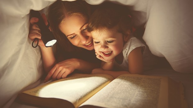WEB-MOTHER-DAUGHTER-READING-BOOK-Evgeny-Atamanenko-Shutterstock_397383334
