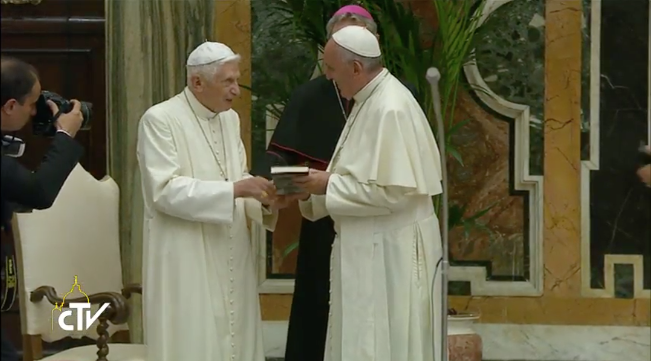 Benedict XVI gives book to Pope Francis