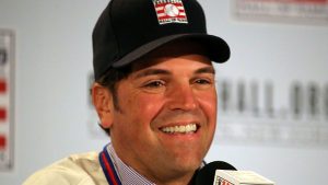 Mike_Piazza_answers_a_question_during_the_HOF_news_conference