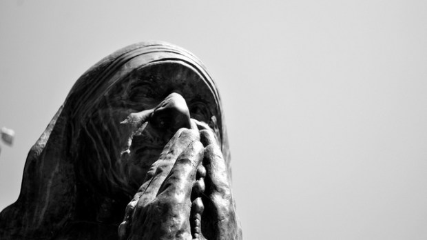 mother teresa statue