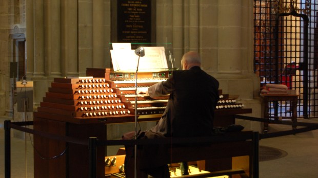 organist_at_lausanne_cathedral