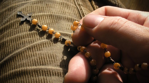 web-old-rosary-beads-hand-ondrej-vanecek-cc