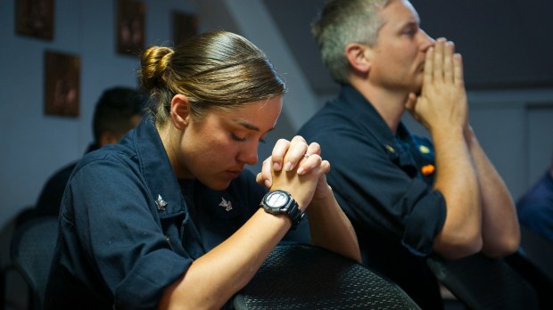 web-sailor-navy-prayer-mass-woman-usn-mass-communication-specialist-seaman-apprentice-daniel-p-jackson-norgart-released
