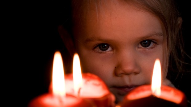 web-advent-child-candles-gettyimages-104693249