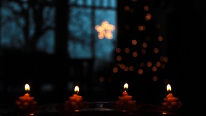 web-advent-candles-dark-night-bokeh-star-tree-moment-catcher-cc