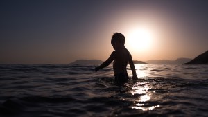 web-young-boy-toddler-silhouette-water-ocean-sea-viktor-jakovlev-via-unsplash