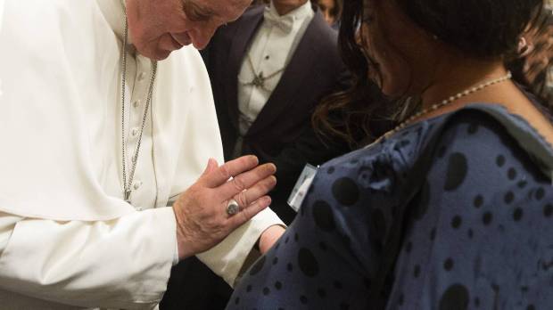 web-pope-francis-blessing-pregnant-woman-000_dv1703720-osservatore-romano-afp