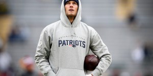 Tom Brady surprises heartbroken family with handwritten letter