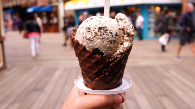 hero-ice-cream-boardwalk-hand-ztatangkwa-shutterstock_434405629