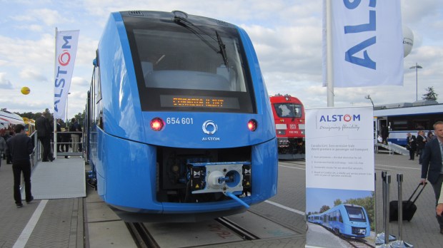 innotrans_2016_-_alstom_ilint_with_fuel_cell_batteries_29782914176