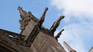 web-gargoyle-notre-dame-paris-france-lendog64-cc