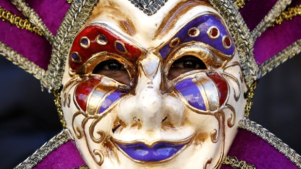 web-mardi-gras-mask-new-orleans-063_509204204-jonathan-bachman-getty-images-north-america-afp