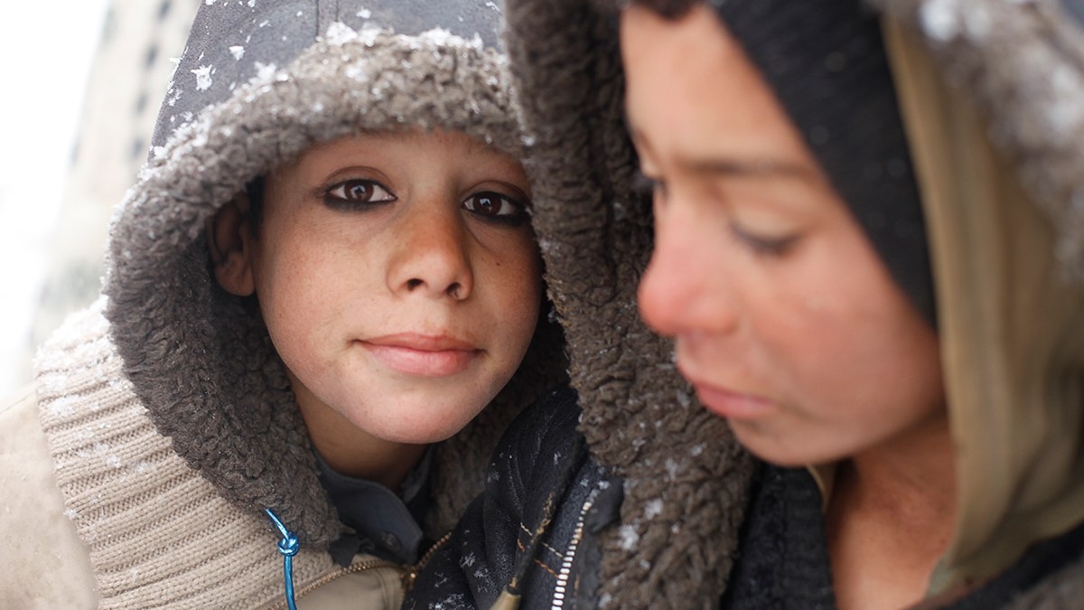 web-refugee-girl-winter-us-army-spc-anthony-murray-jr-cc