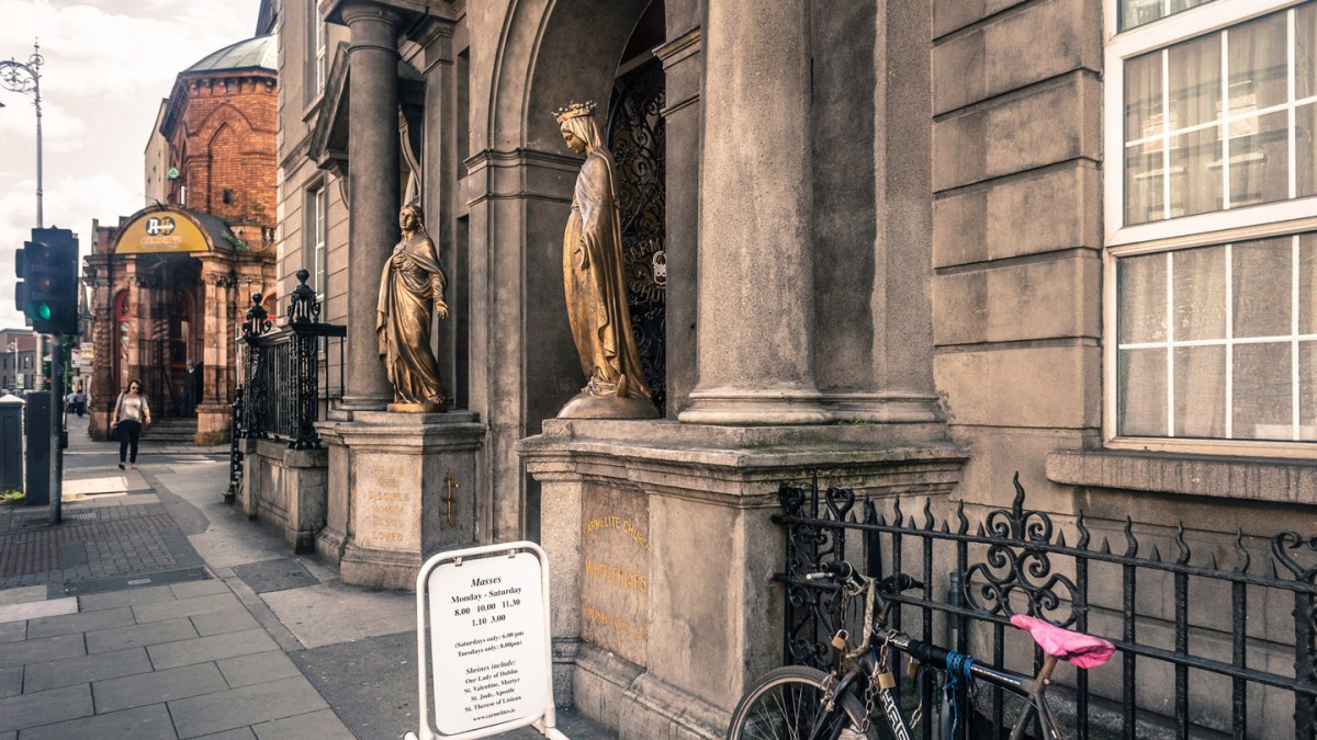 web-relics-of-saint-valentine-whitefriar-street-church-dublin-ireland-2-william-murphy-cc